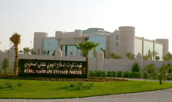 إعادة تأهيل الملاعب وكلادينج البوابة الرئيسية بينبع وتوريد و